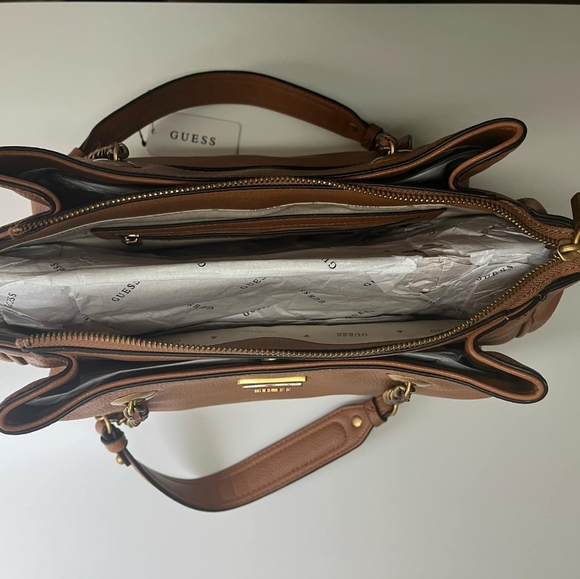 Gues Purse - Picture 4 of 5